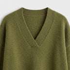 Damen Strickpullover mit V-Ausschnitt – Relaxed Fit — Oliv