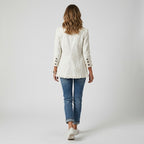 Weiße Jacke aus Strick mit floraler Stickerei