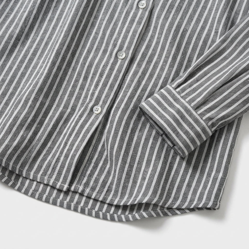 Damen Gestreifte Hemdbluse aus Baumwolle – Relaxed Fit — Grau