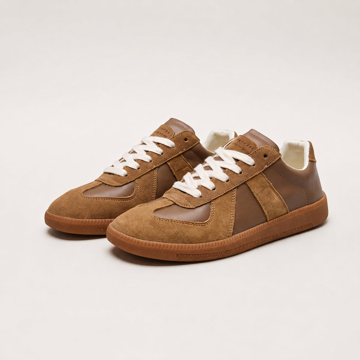 Herren Retro Sneaker in Wildleder-Optik – Low Top — Braun