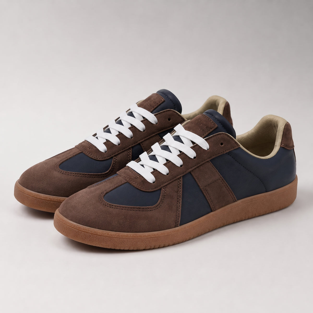 Herren Retro Sneaker in Wildleder-Optik – Low Top — Grau-Braun