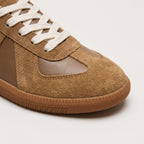 Herren Retro Sneaker in Wildleder-Optik – Low Top — Braun