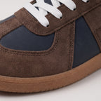 Herren Retro Sneaker in Wildleder-Optik – Low Top — Grau-Braun