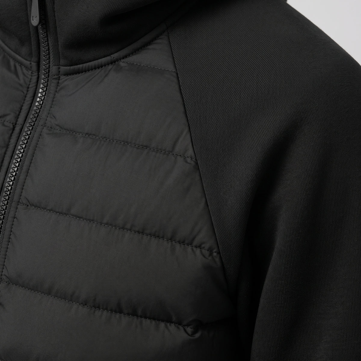 Herren Winterjacke gesteppt mit Kapuze – Regular Fit — Schwarz