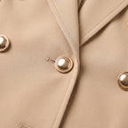 Damen Business Hosenanzug mit zweireihigem Blazer – Slim Fit — Beige