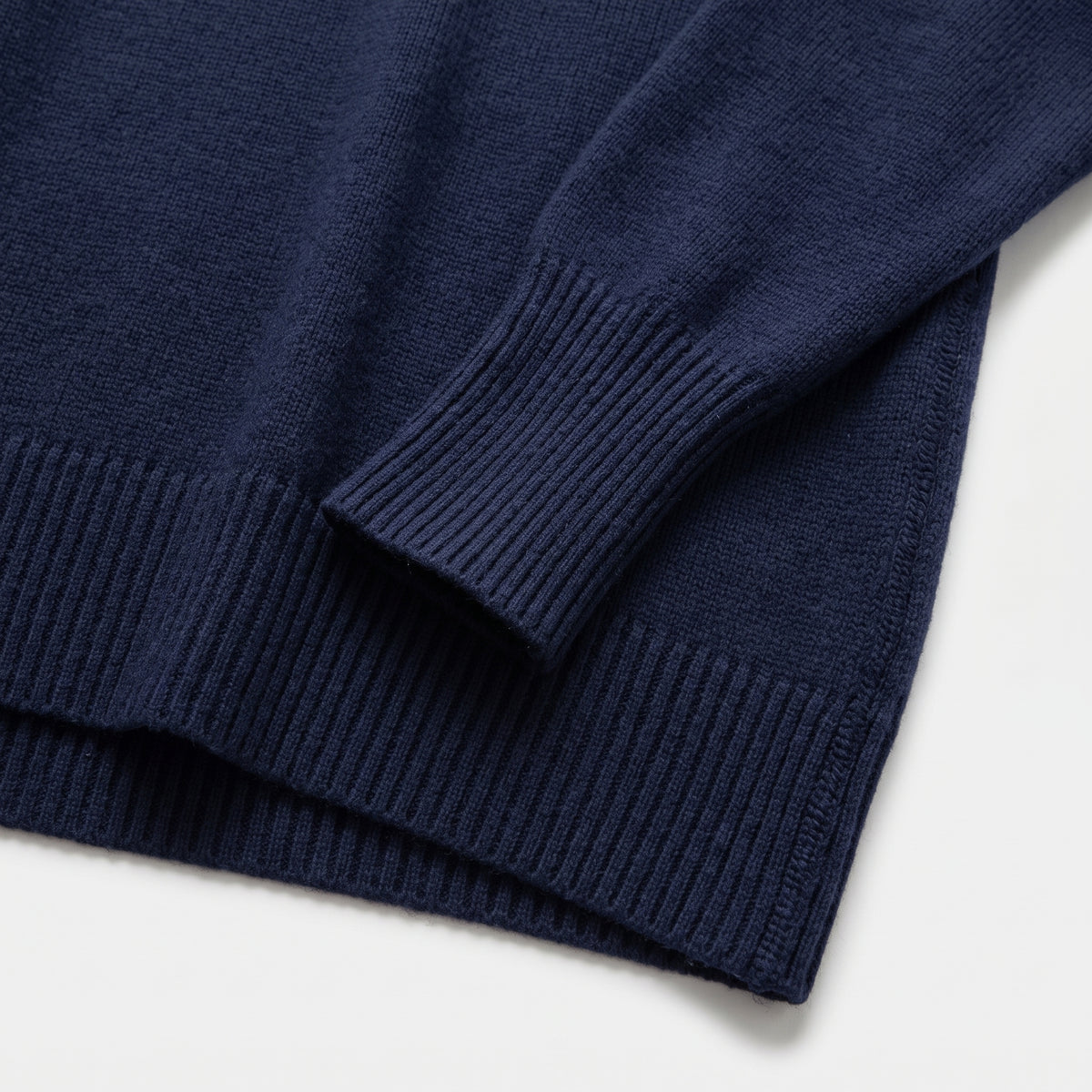 Damen Asymmetrischer Oversize Strickpullover – Relaxed Fit — Schwarz