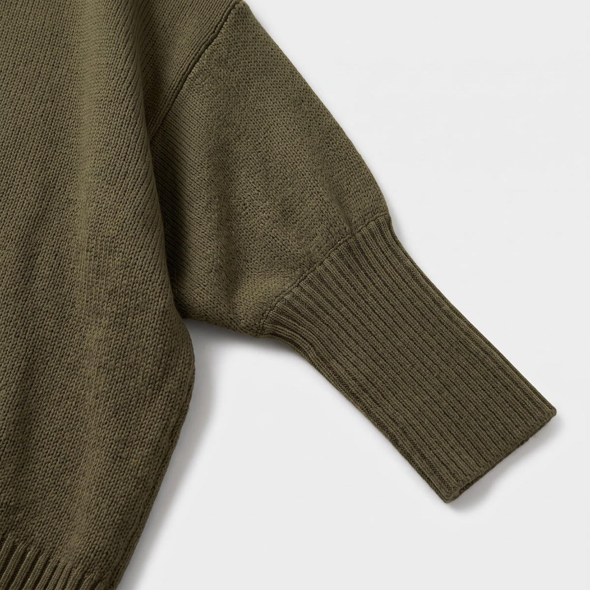 Damen Asymmetrischer Oversize Strickpullover – Relaxed Fit — Olivgrün