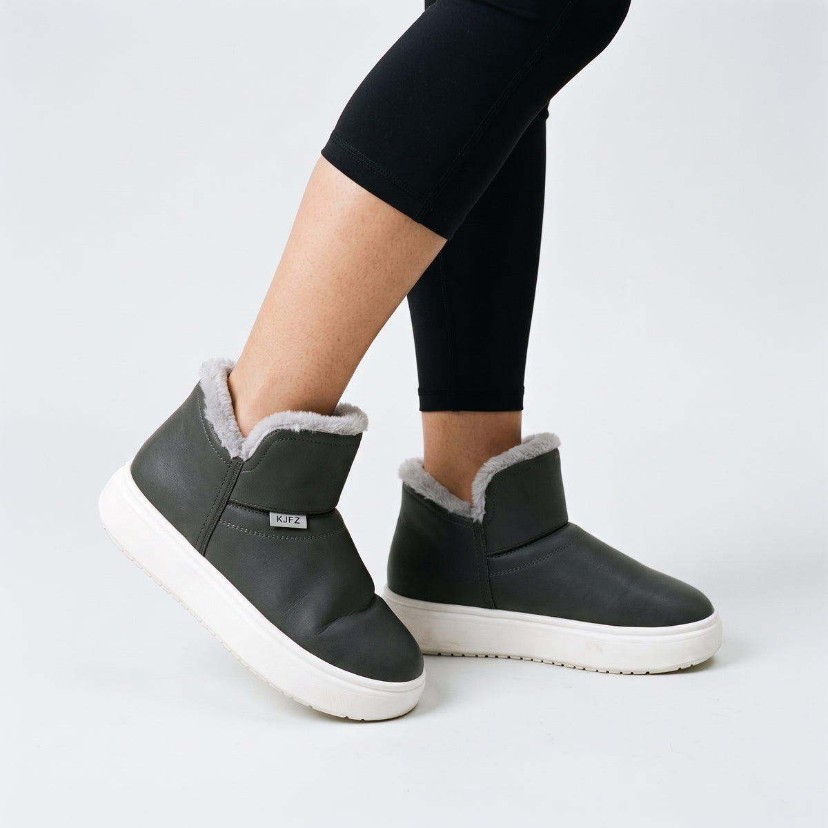 Damen Gefütterte Winterboots mit Plüschfutter – Regular Fit — Grau