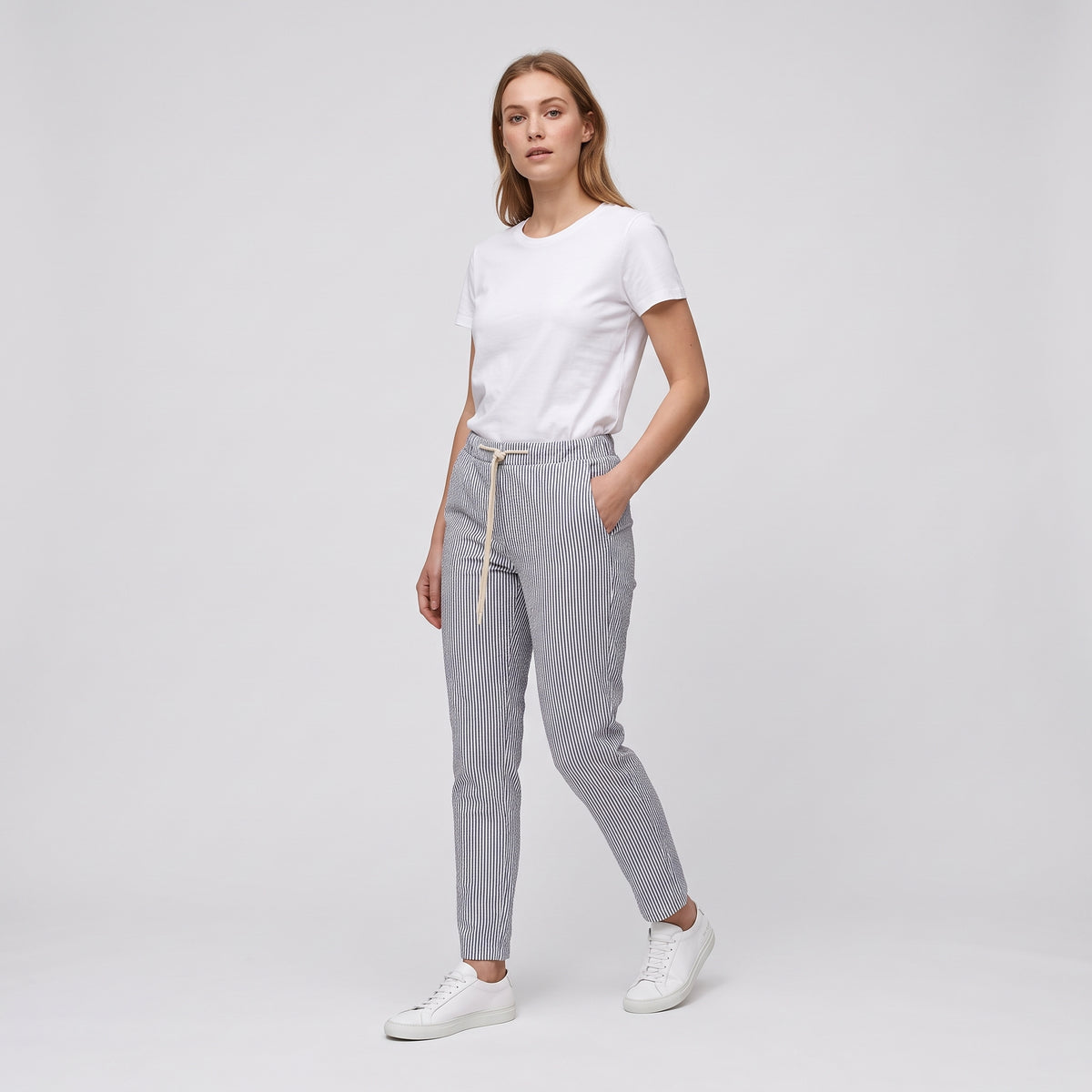 Damen Seersucker Schlupfhose mit Kordelzug – Regular Fit — Streifen/Blau