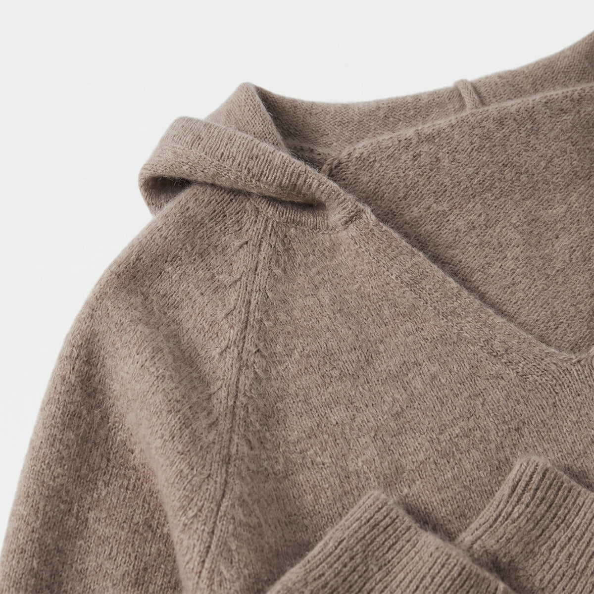 Damen Wollstrickpullover mit V-Ausschnitt – Regular Fit — Camel