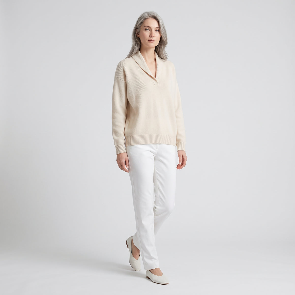 Damen Sweater mit V-Ausschnitt und langen Ärmeln — Creme