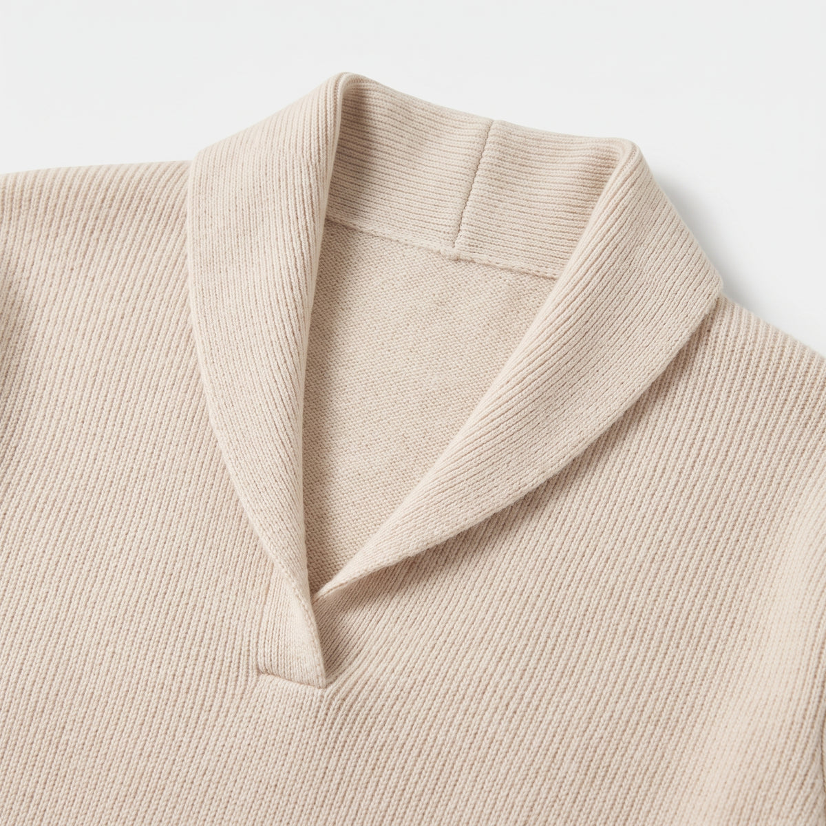 Damen Sweater mit V-Ausschnitt und langen Ärmeln — Creme