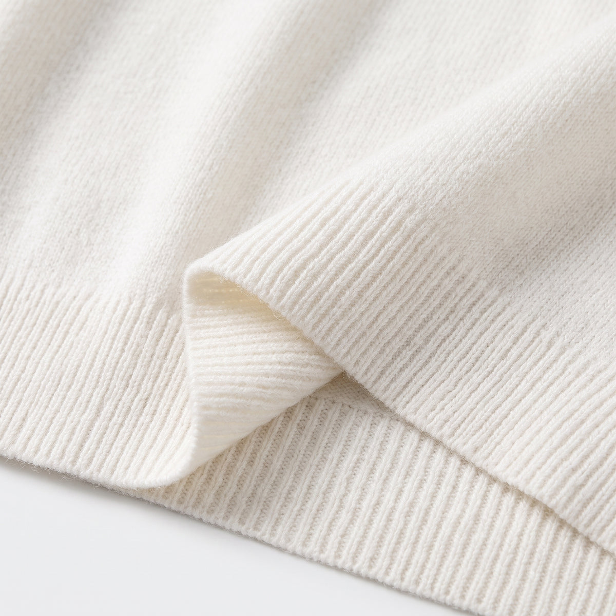 Damen Sweater mit V-Ausschnitt und langen Ärmeln — Weiß
