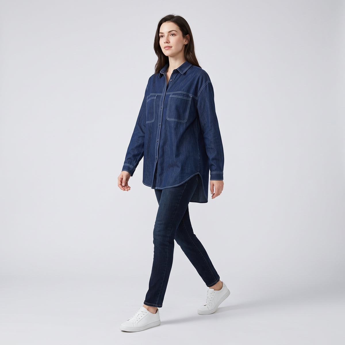 Damen Oversize Jeansbluse aus Baumwoll-Denim – Relaxed Fit — Dunkelblau