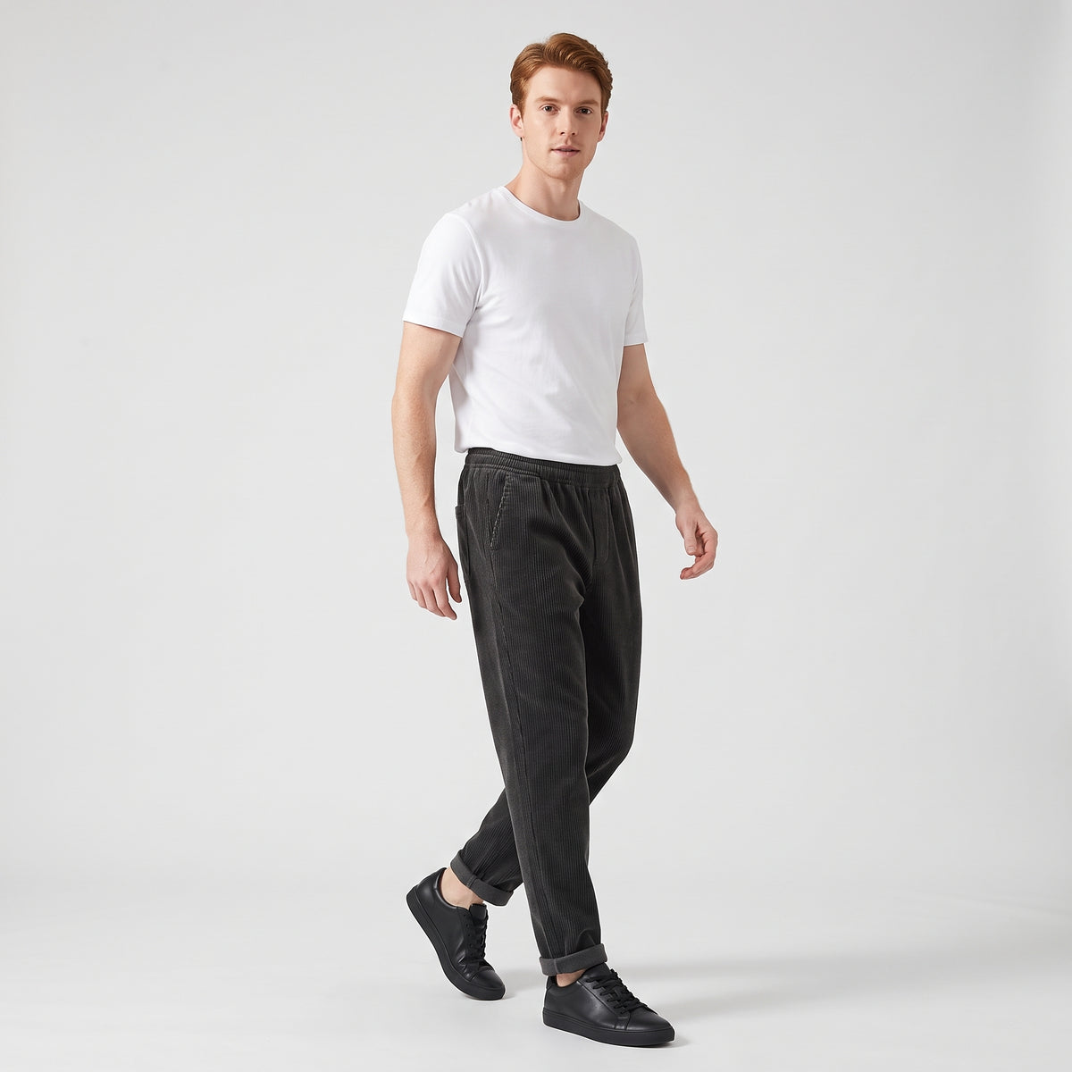 Herren Baumwoll-Cordhose mit elastischem Bund – Relaxed Fit — Onyx Schwarz