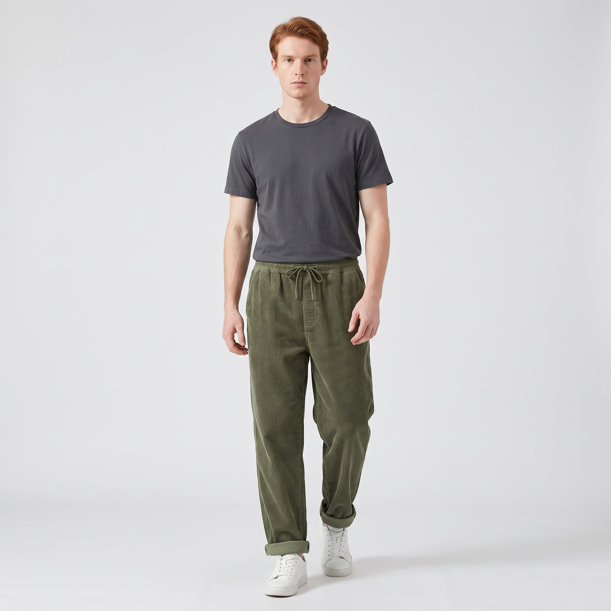 Herren Baumwoll-Cordhose mit elastischem Bund – Relaxed Fit — Armeegrün