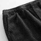 Herren Baumwoll-Cordhose mit elastischem Bund – Relaxed Fit — Onyx Schwarz