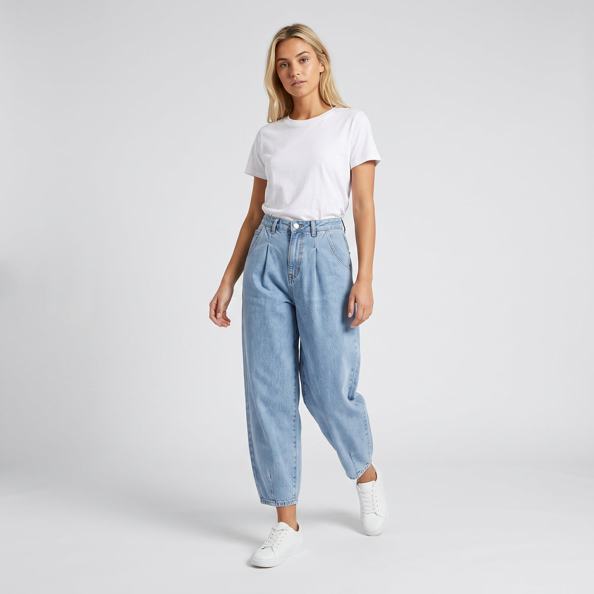 Damen Karottenhose mit Bundfalten – Regular Fit — Hellblau