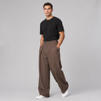 Herren Wide-Leg-Hose mit Bundfalten – Relaxed Fit — Braun