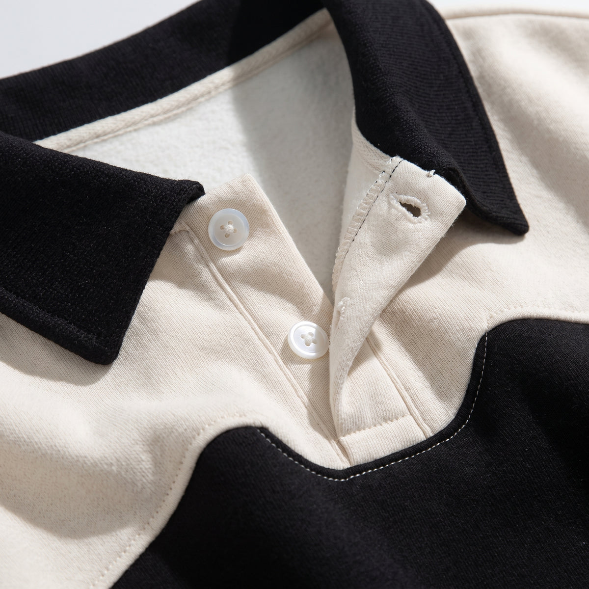 Herren Langarm-Poloshirt mit Kontraststreifen – Regular Fit — Offwhite