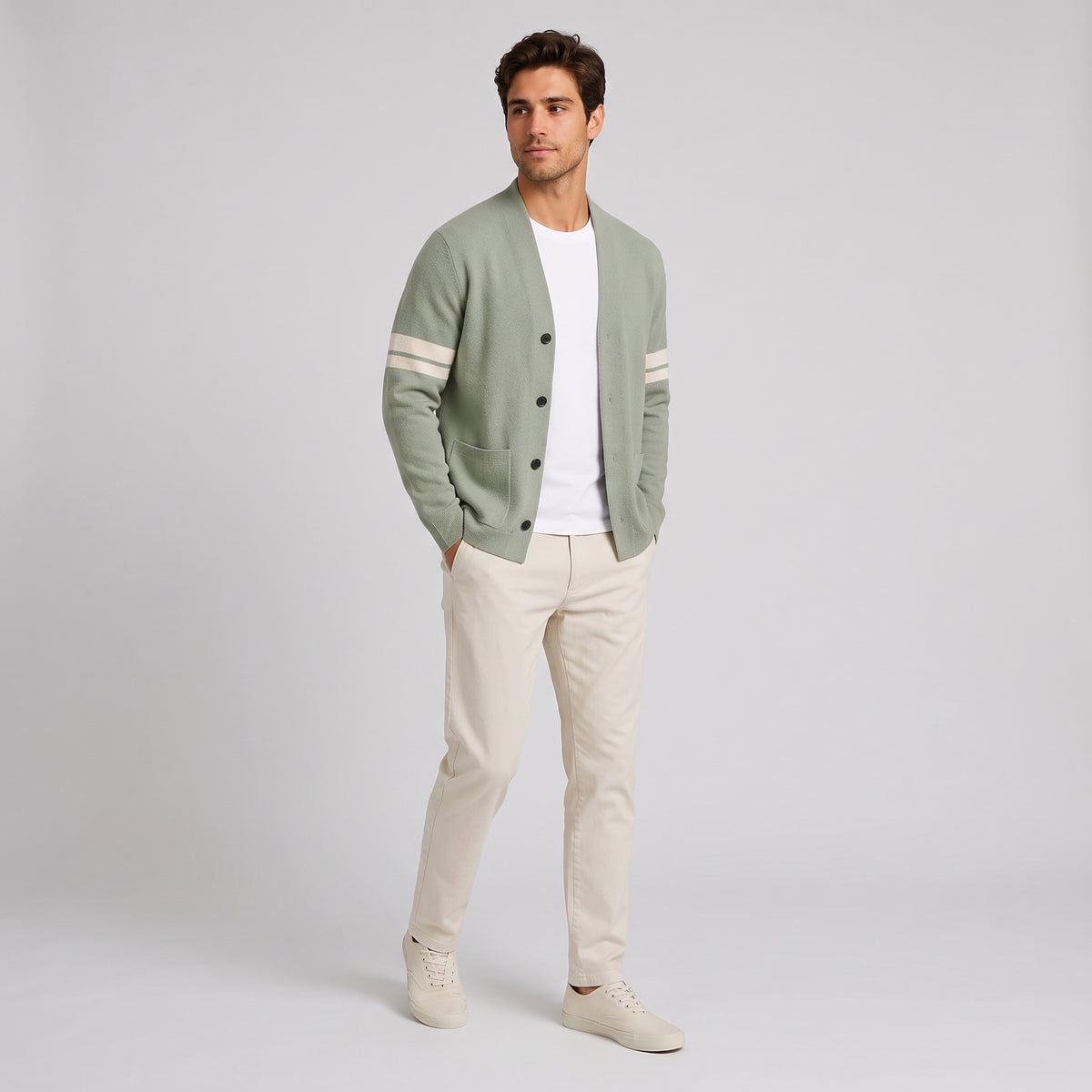 Herren Strickjacke mit V-Ausschnitt und Kontraststreifen – Relaxed Fit — Hellgrün