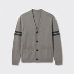 Herren Strickjacke mit V-Ausschnitt und Kontraststreifen – Relaxed Fit — Braun