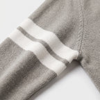 Herren Strickjacke mit V-Ausschnitt und Kontraststreifen – Relaxed Fit — Beige