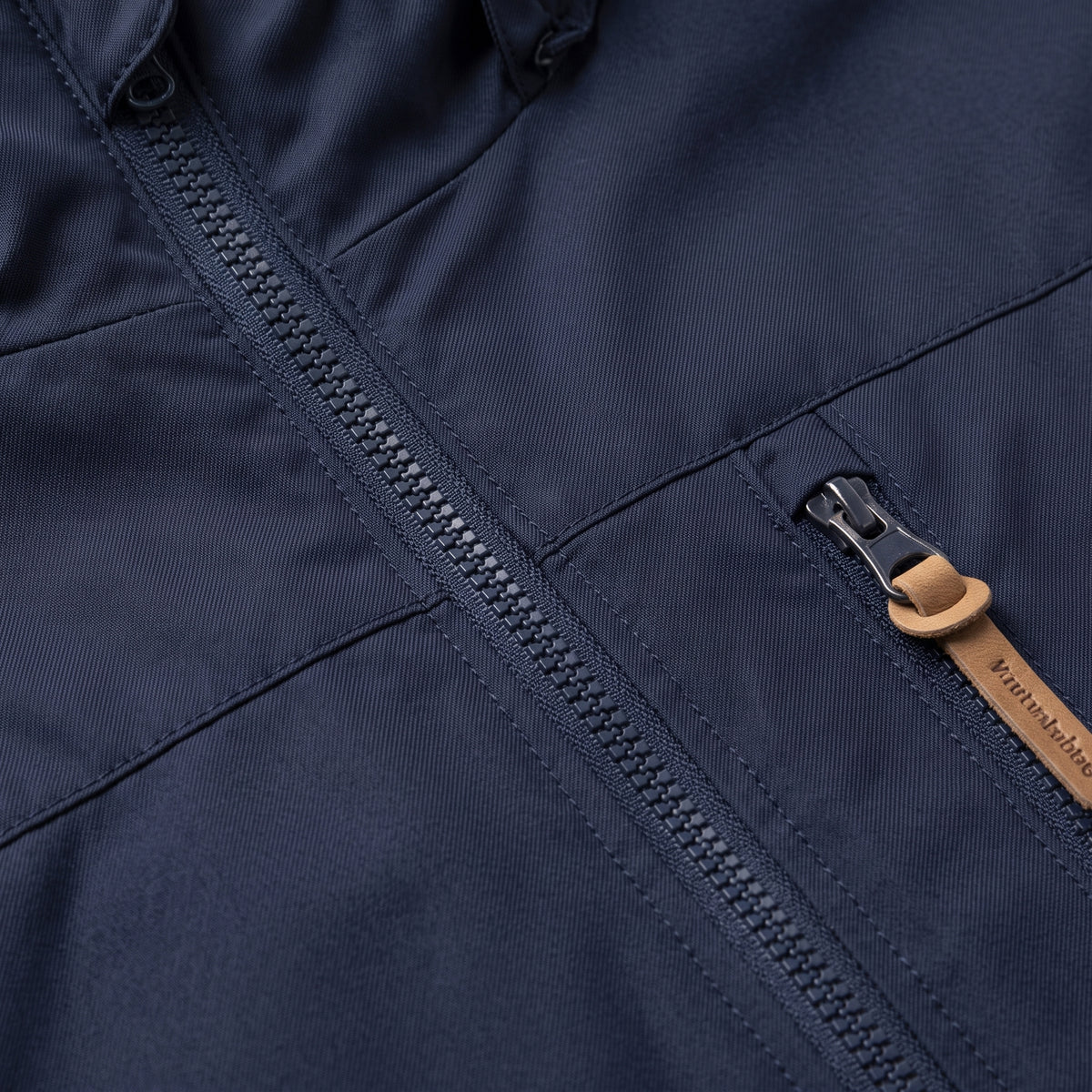 Herren Windbreaker mit Kapuze und Reißverschluss – Regular Fit — Marineblau