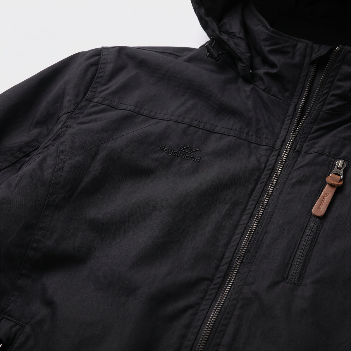 Herren Windbreaker mit Kapuze und Reißverschluss – Regular Fit — Schwarz