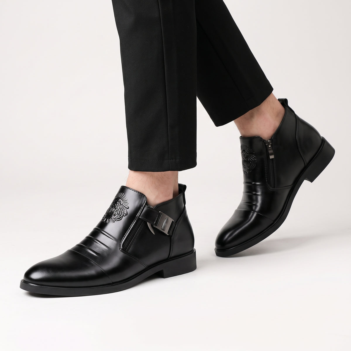 Herren Leder-Stiefelette mit Schnalle und Reißverschluss — Schwarz