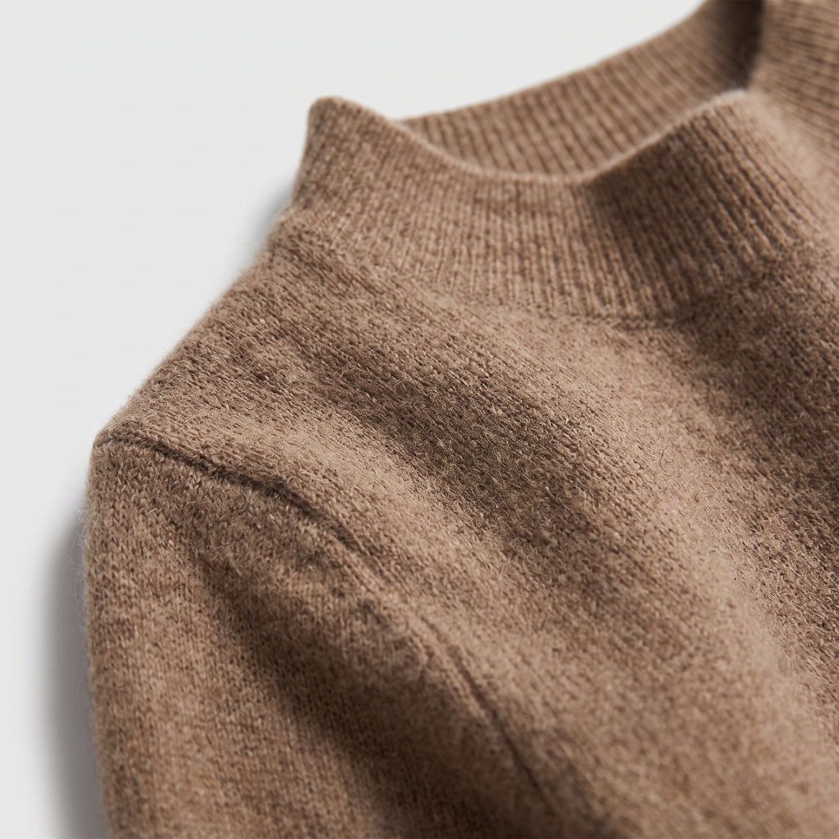Damen Woll-Rollkragenpullover aus Feinstrick – Slim Fit — Camel
