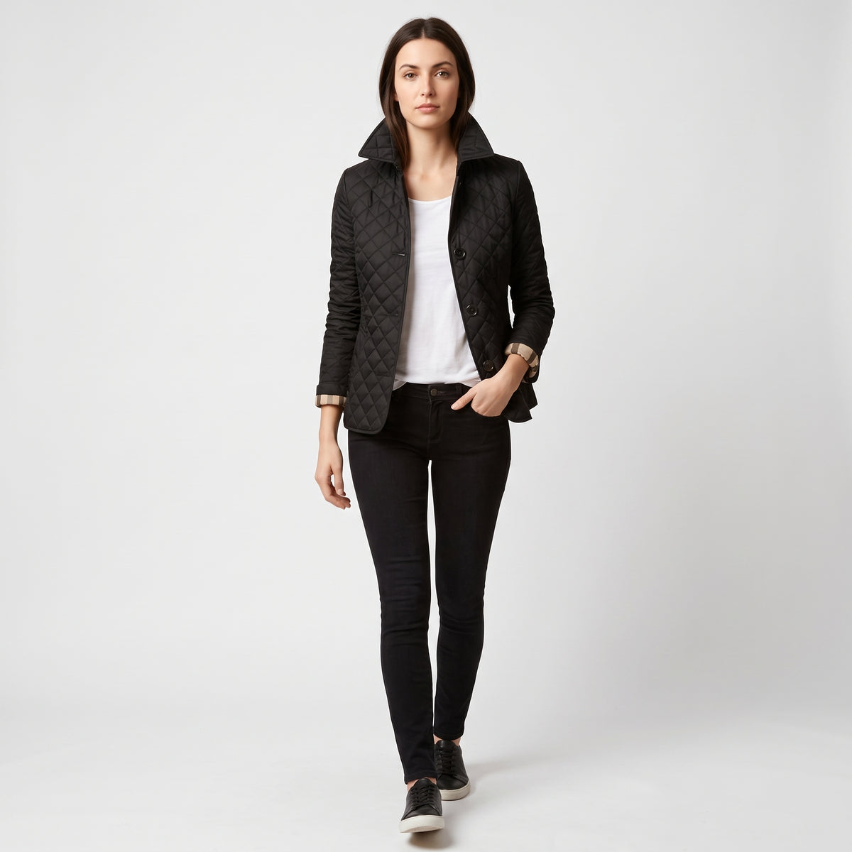 Damen Rauten-Steppjacke mit Knopfleiste – Regular Fit — Schwarz