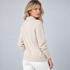 Damen Strickpullover mit Schalkragen und V-Ausschnitt – Relaxed Fit — Creme