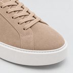 Herren Wildleder-Sneaker Low Top – Clean Fit — Beige