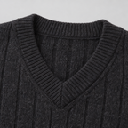 Herren Merino-Zopfstrickpullover mit V-Ausschnitt — Anthrazit