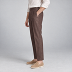 Herren Leinenhose mit Bundfalten – Relaxed Fit — Karamell