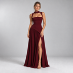 Damen Satin-Abendkleid mit Drapierung und Beinschlitz — Burgunder