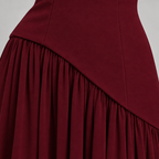 Damen Satin-Abendkleid mit Drapierung und Beinschlitz — Burgunder