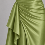 Damen Satin-Abendkleid mit Drapierung und Seitenschlitz — Grün